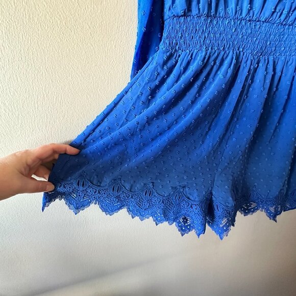 Women's L Lulus Meadowlake Blue Swiss Dot Lace Bell Sleeve Romper Textured - Picture 8 of 11